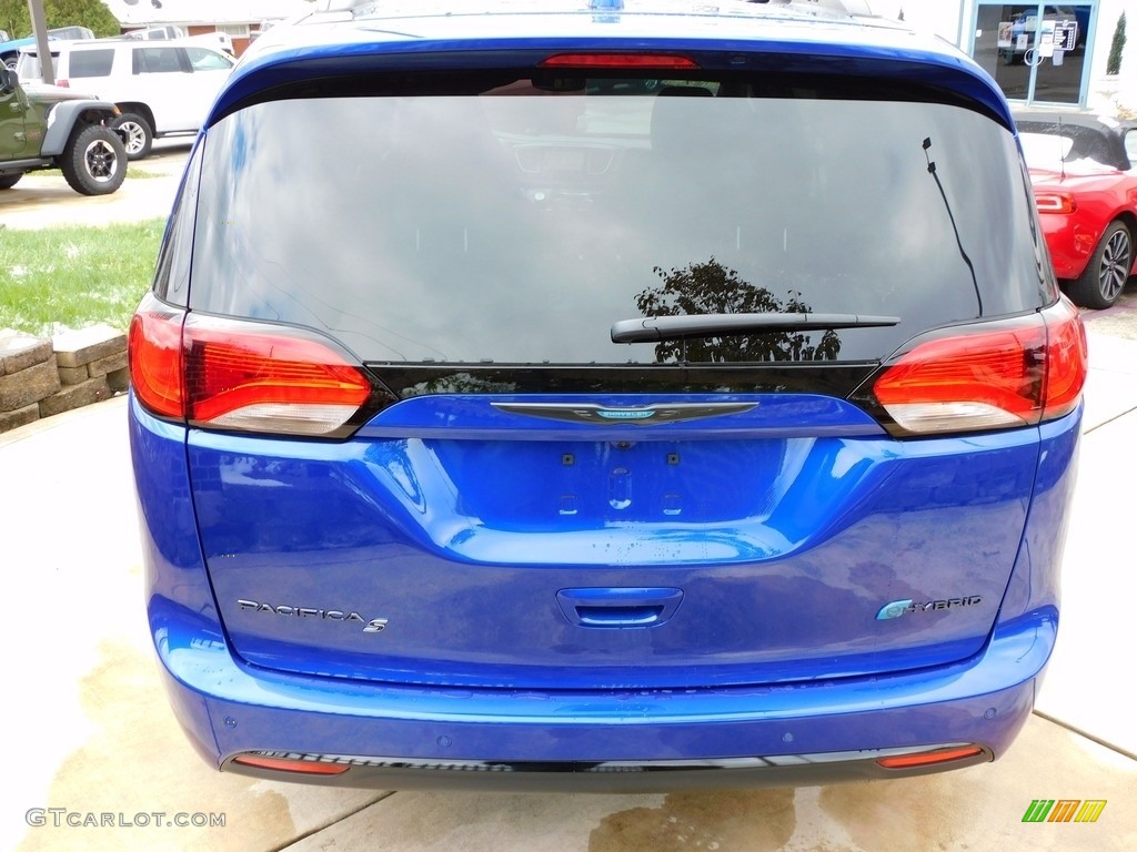 2020 Pacifica Hybrid Touring L - Ocean Blue Metallic / Black photo #6