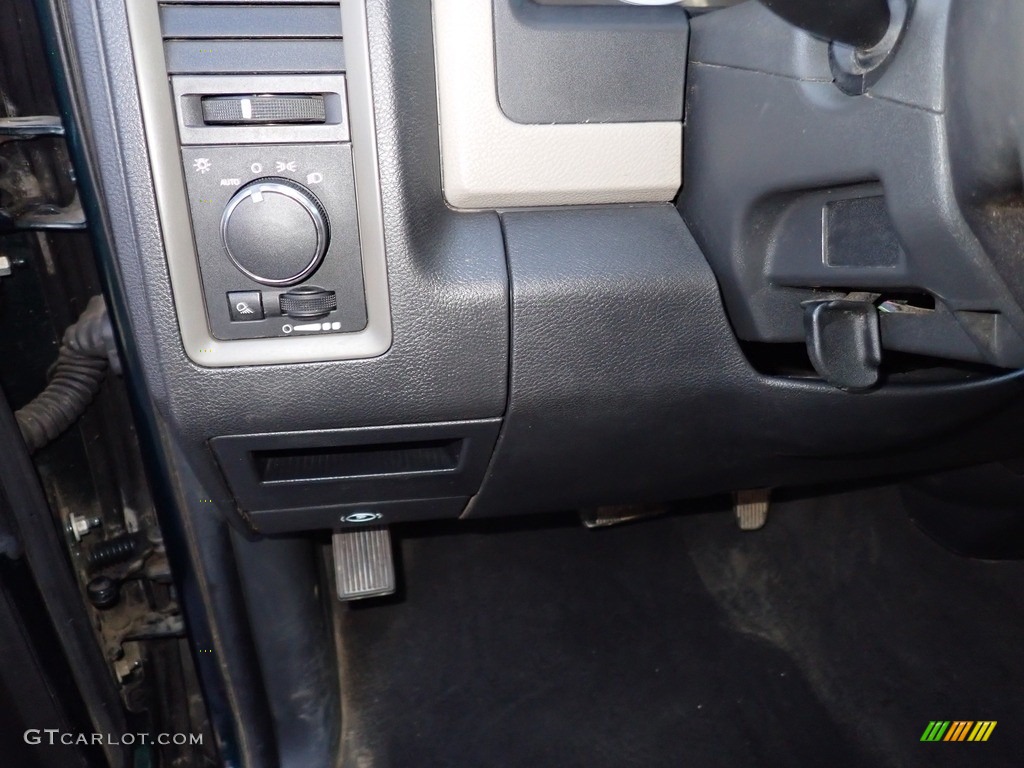2011 Ram 1500 ST Quad Cab 4x4 - Hunter Green Pearl / Dark Slate Gray/Medium Graystone photo #18