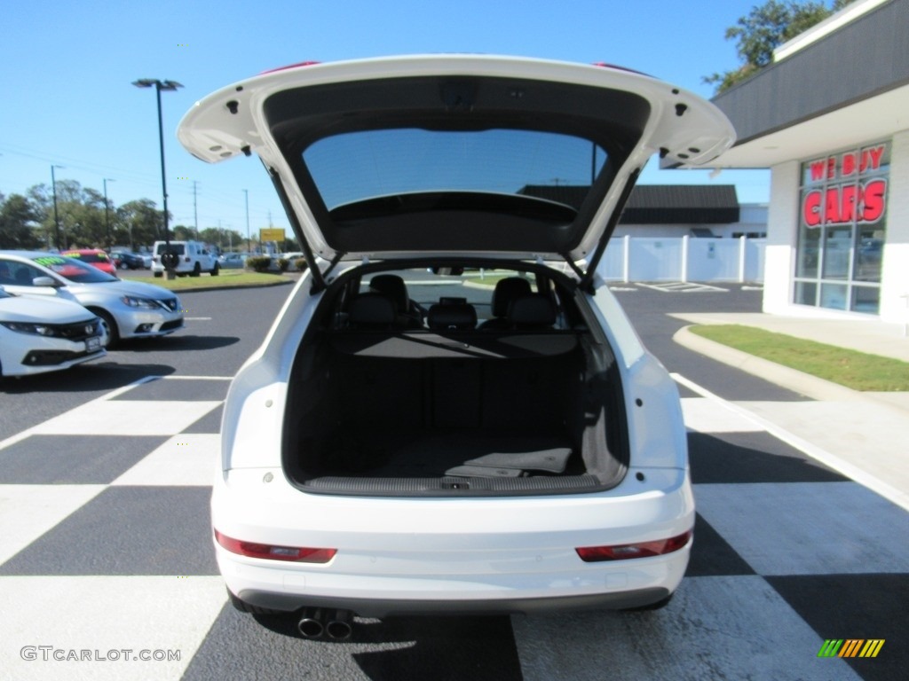 2018 Q3 2.0 TFSI Premium - Cortina White / Black photo #5