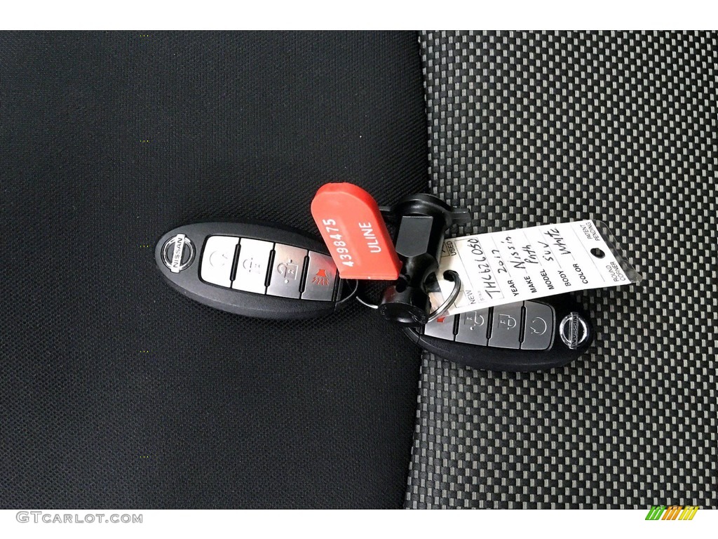 2017 Pathfinder SV - Pearl White / Charcoal photo #10