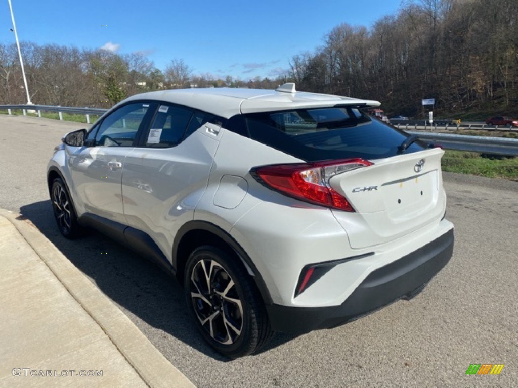 2020 C-HR XLE - Blizzard Pearl / Black photo #2