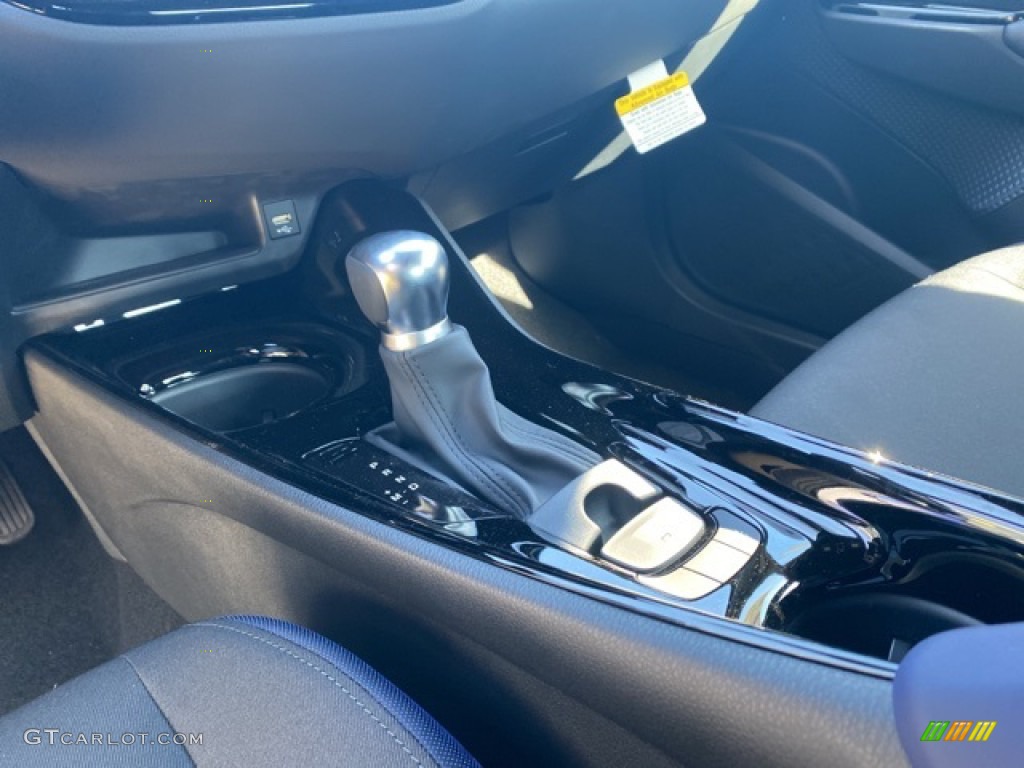 2020 C-HR XLE - Blizzard Pearl / Black photo #5