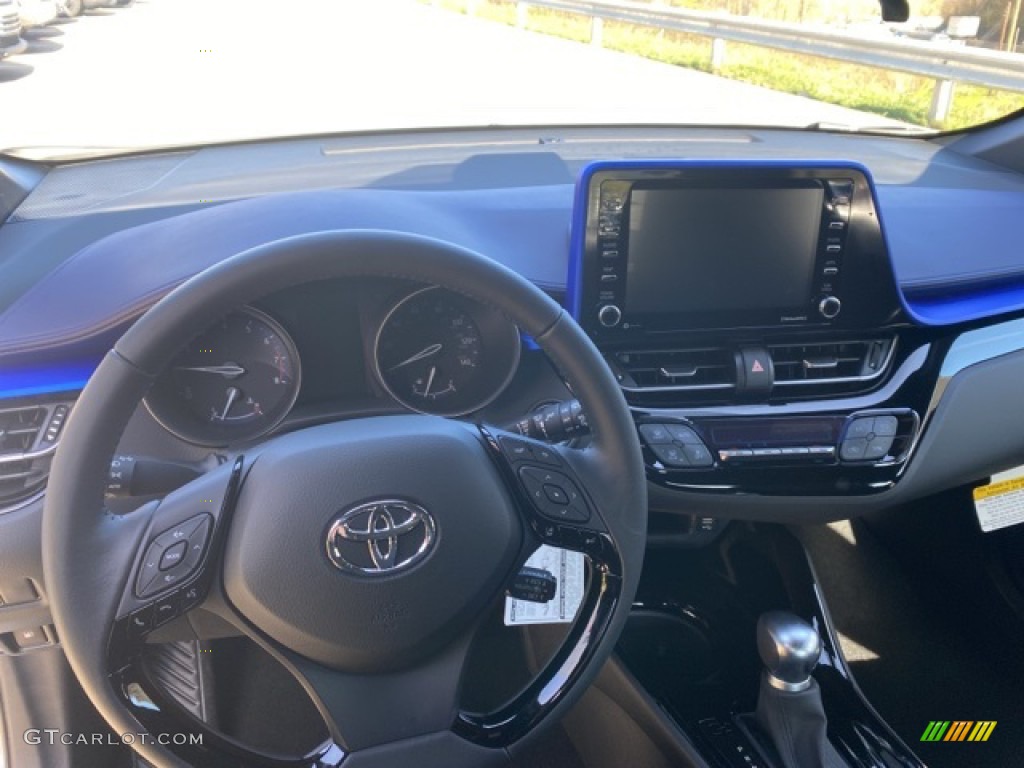 2020 C-HR XLE - Blizzard Pearl / Black photo #6