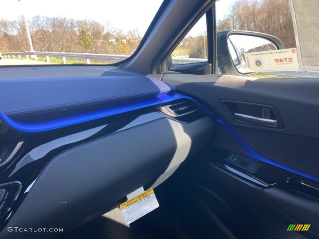 2020 C-HR XLE - Blizzard Pearl / Black photo #7