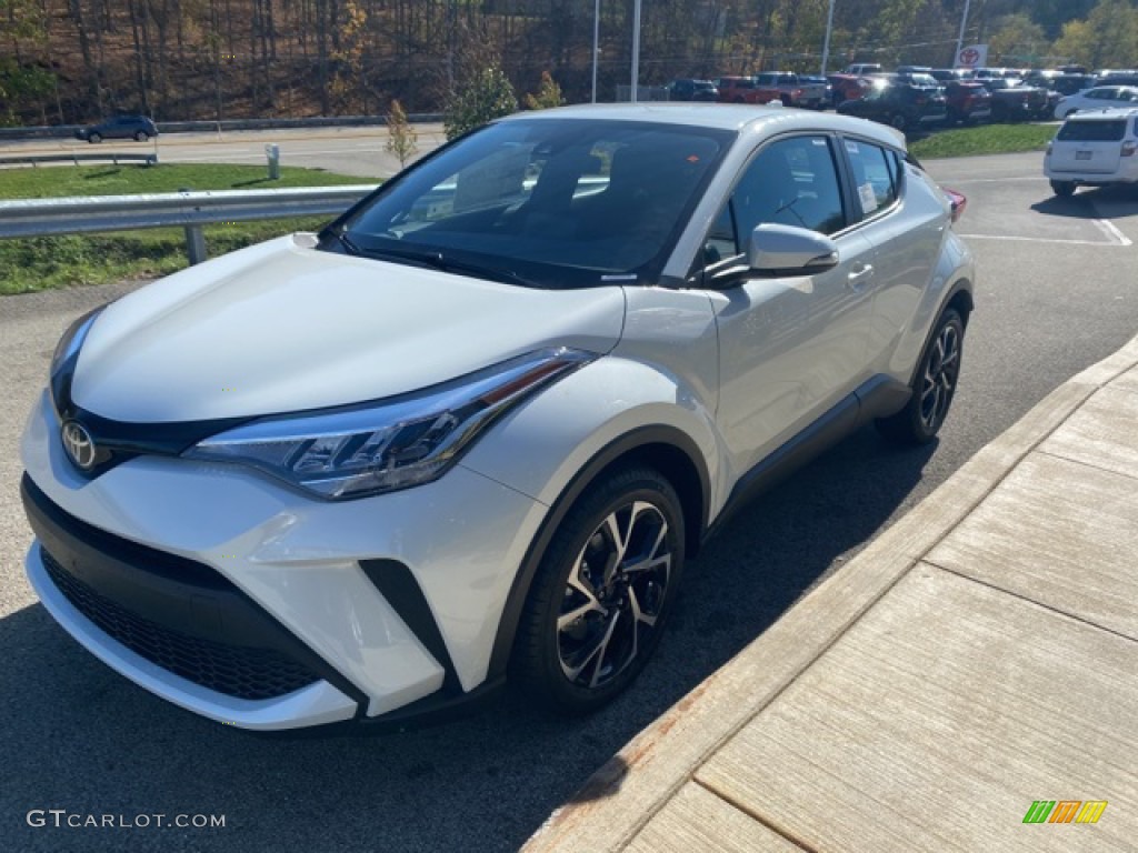2020 C-HR XLE - Blizzard Pearl / Black photo #13