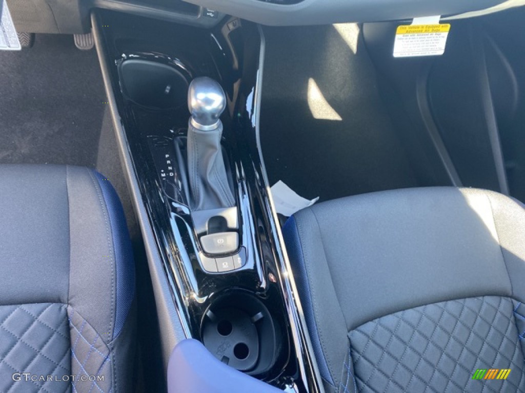 2020 C-HR XLE - Blizzard Pearl / Black photo #17