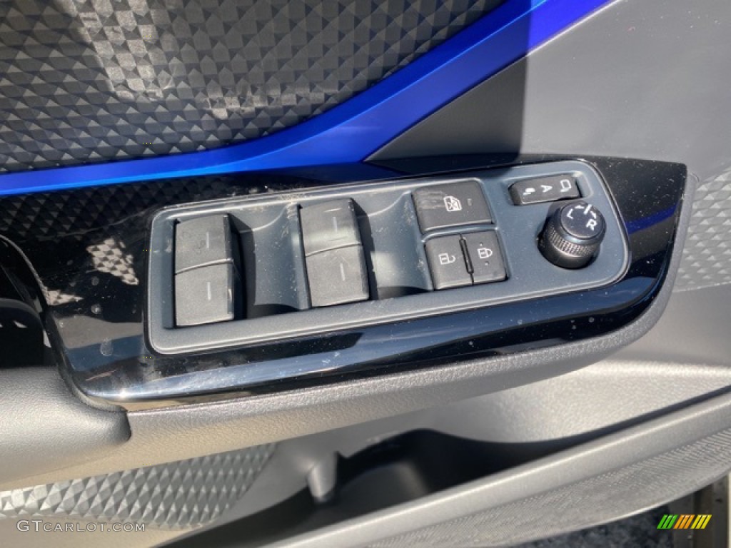 2020 C-HR XLE - Blizzard Pearl / Black photo #19