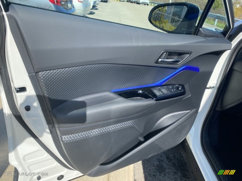 2020 C-HR XLE - Blizzard Pearl / Black photo #20