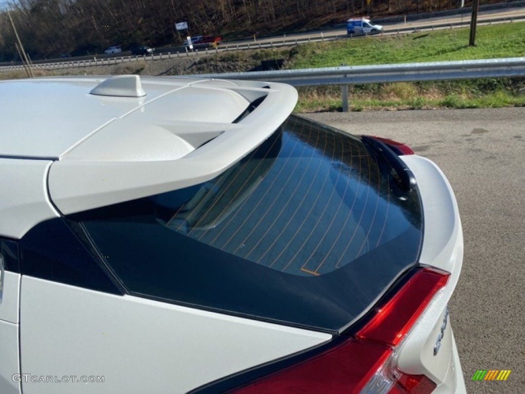 2020 C-HR XLE - Blizzard Pearl / Black photo #25