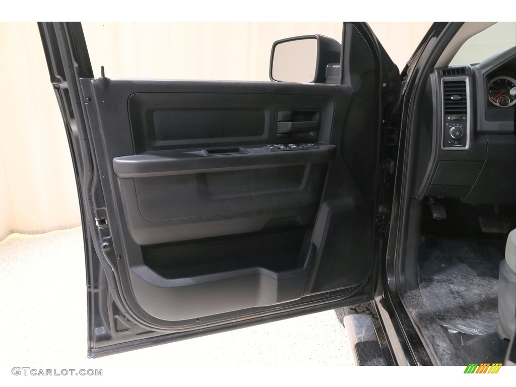 2015 Ram 1500 Express Crew Cab 4x4 Black/Diesel Gray Door Panel Photo #140094340
