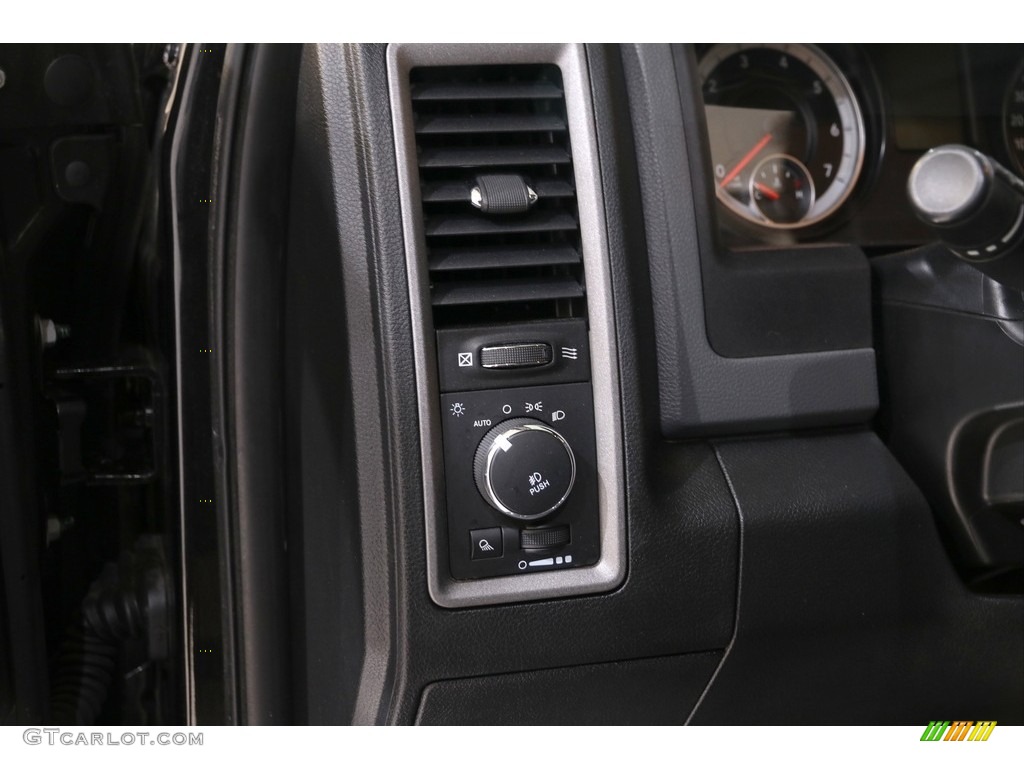 2015 Ram 1500 Express Crew Cab 4x4 Controls Photo #140094352