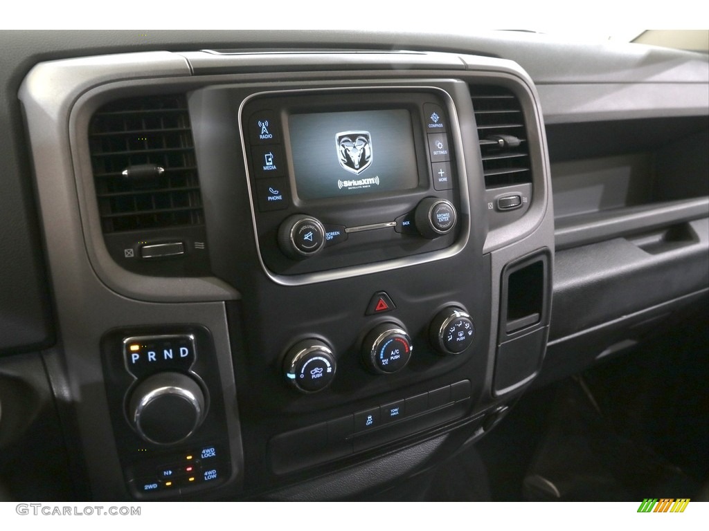 2015 Ram 1500 Express Crew Cab 4x4 Controls Photo #140094403