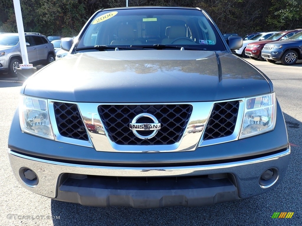 2006 Frontier SE King Cab 4x4 - Storm Gray / Desert photo #8