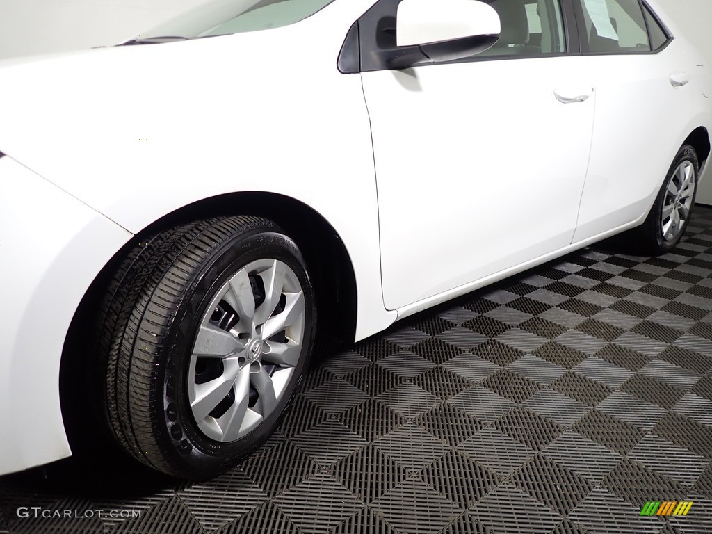 2016 Corolla LE - Super White / Ash photo #8