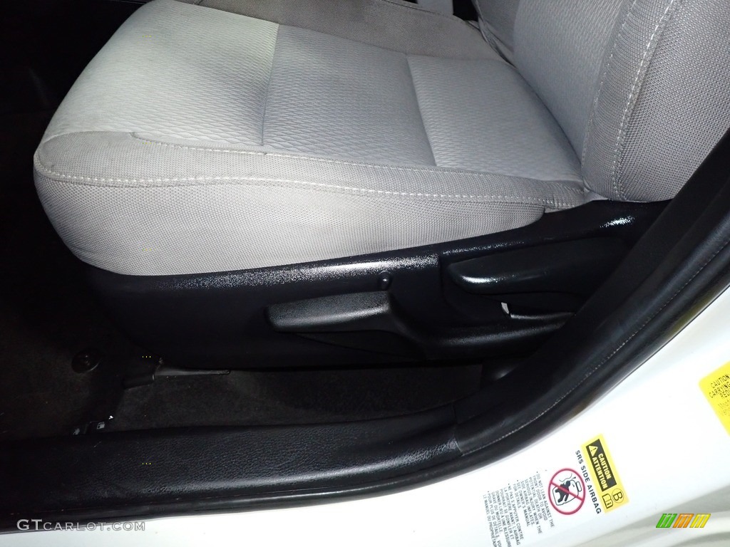2016 Corolla LE - Super White / Ash photo #17