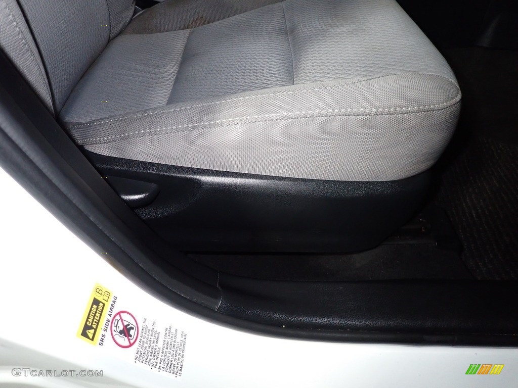2016 Corolla LE - Super White / Ash photo #25