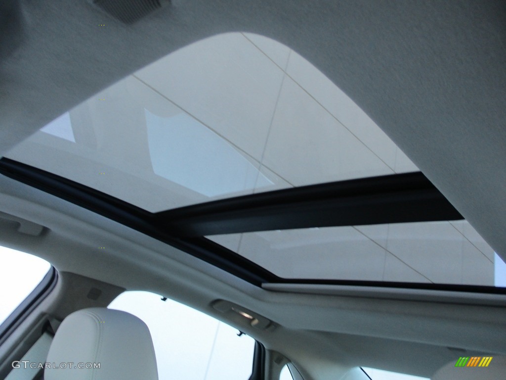 2015 XTS Platinum Sedan - Silver Coast Metallic / Platinum Very Light Platinum/Dark Urban/Cocoa photo #11