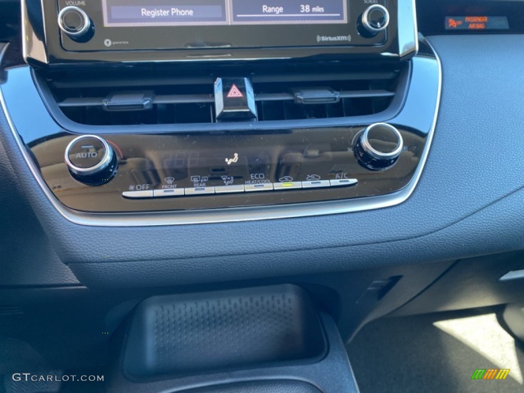 2021 Toyota Corolla LE Controls Photo #140111041