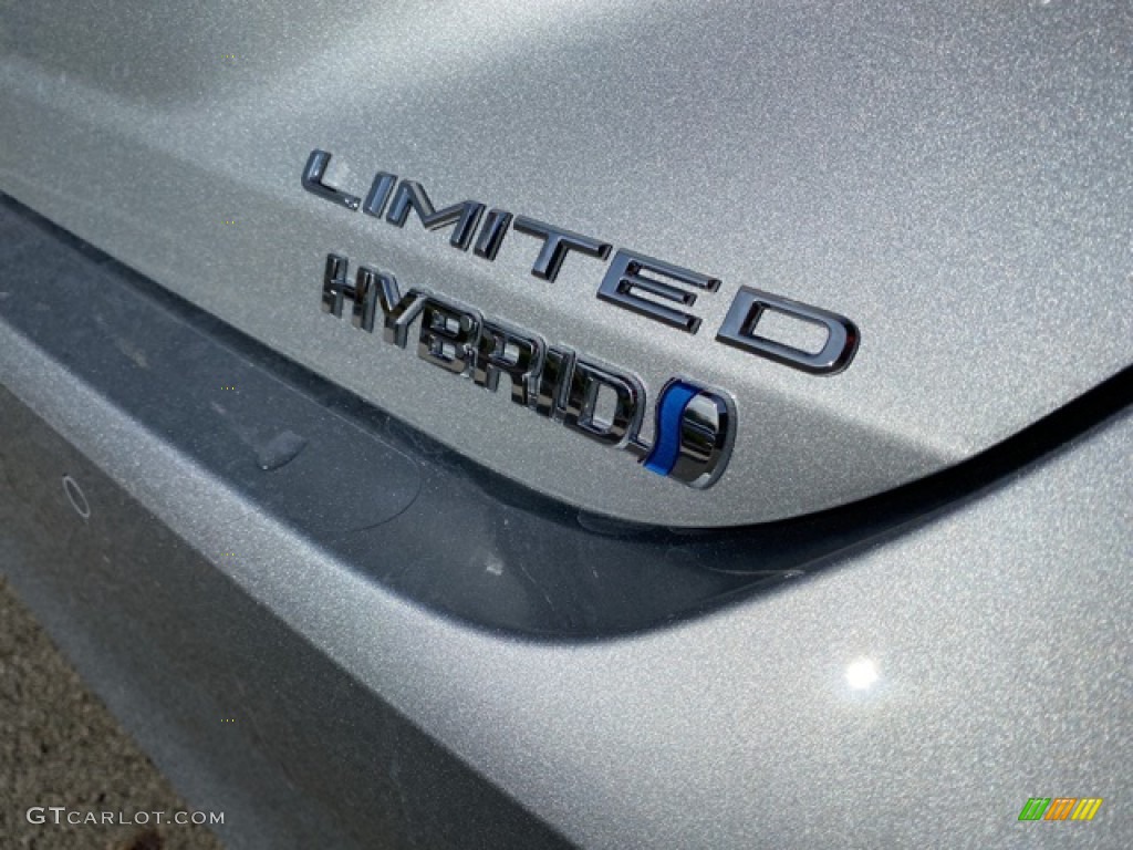 2021 Toyota Avalon Hybrid Limited Marks and Logos Photos