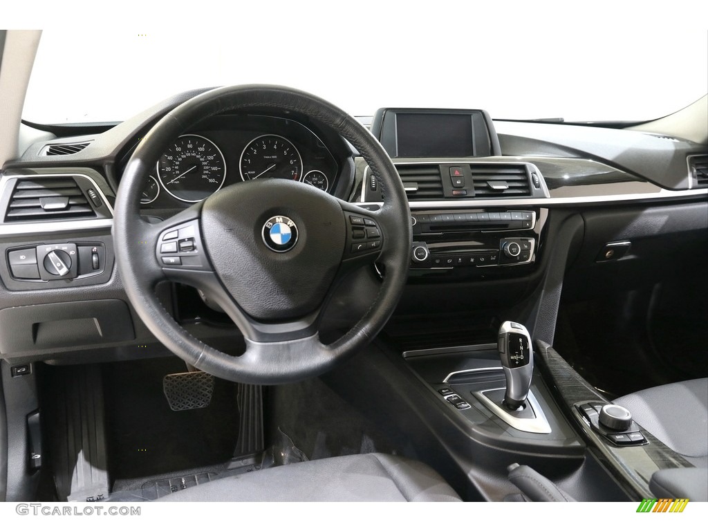 2018 3 Series 320i xDrive Sedan - Alpine White / Black photo #6