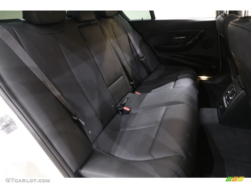 2018 3 Series 320i xDrive Sedan - Alpine White / Black photo #20