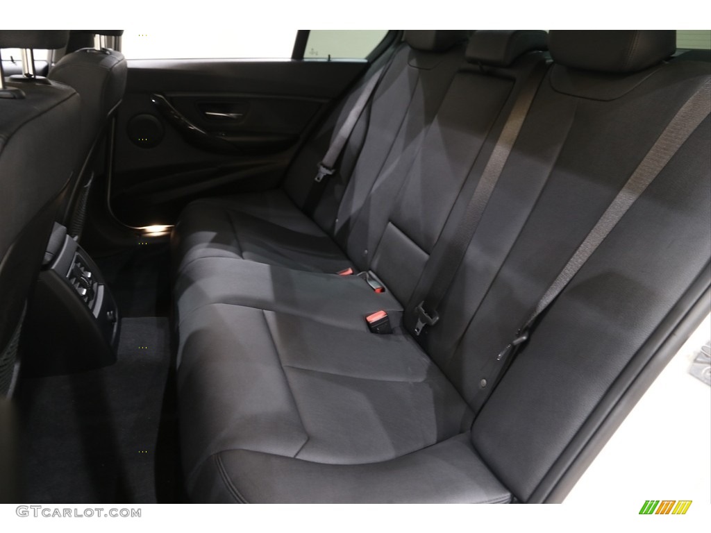 2018 3 Series 320i xDrive Sedan - Alpine White / Black photo #21