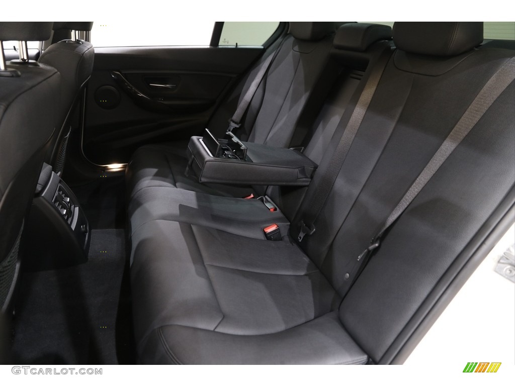 2018 3 Series 320i xDrive Sedan - Alpine White / Black photo #22