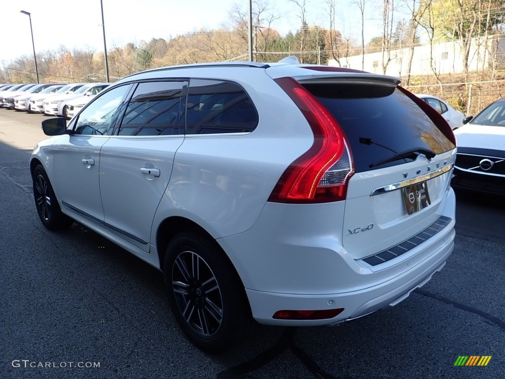 2017 XC60 T5 Dynamic - Ice White / Off Black photo #6