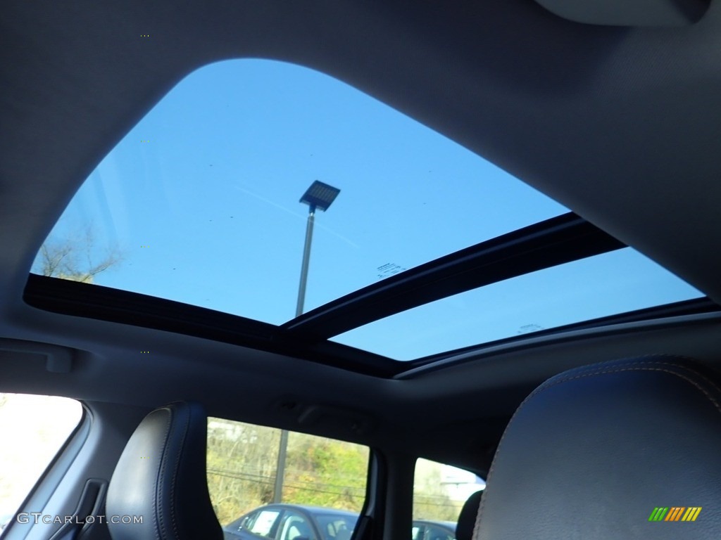 2017 XC60 T5 Dynamic - Ice White / Off Black photo #20