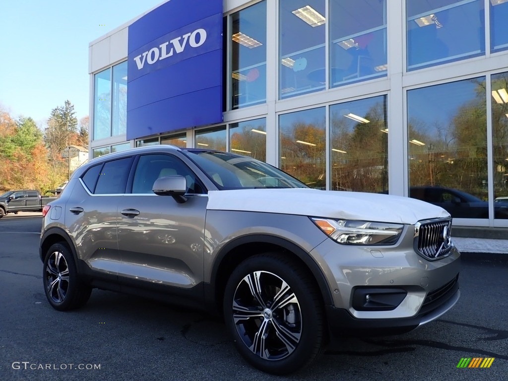 2021 XC40 T5 Inscription AWD - Pebble Grey Metallic / Blond/Charcoal photo #1