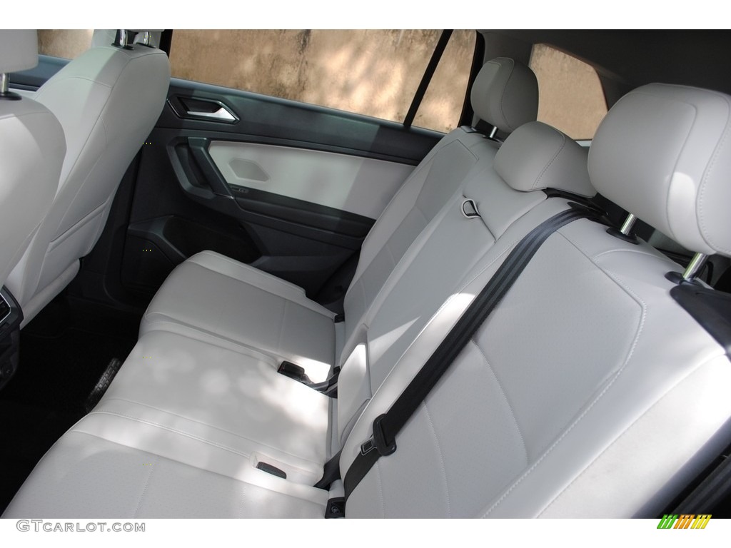 2018 Volkswagen Tiguan SEL Rear Seat Photo #140128287