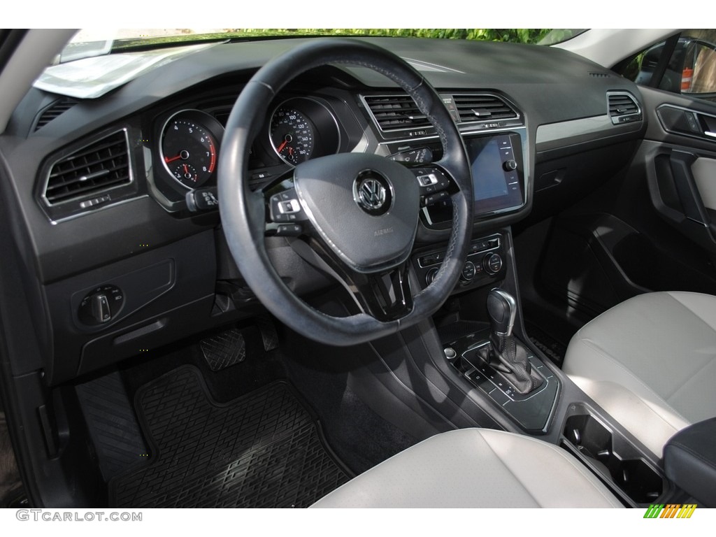 2018 Volkswagen Tiguan SEL Storm Gray Dashboard Photo #140128362