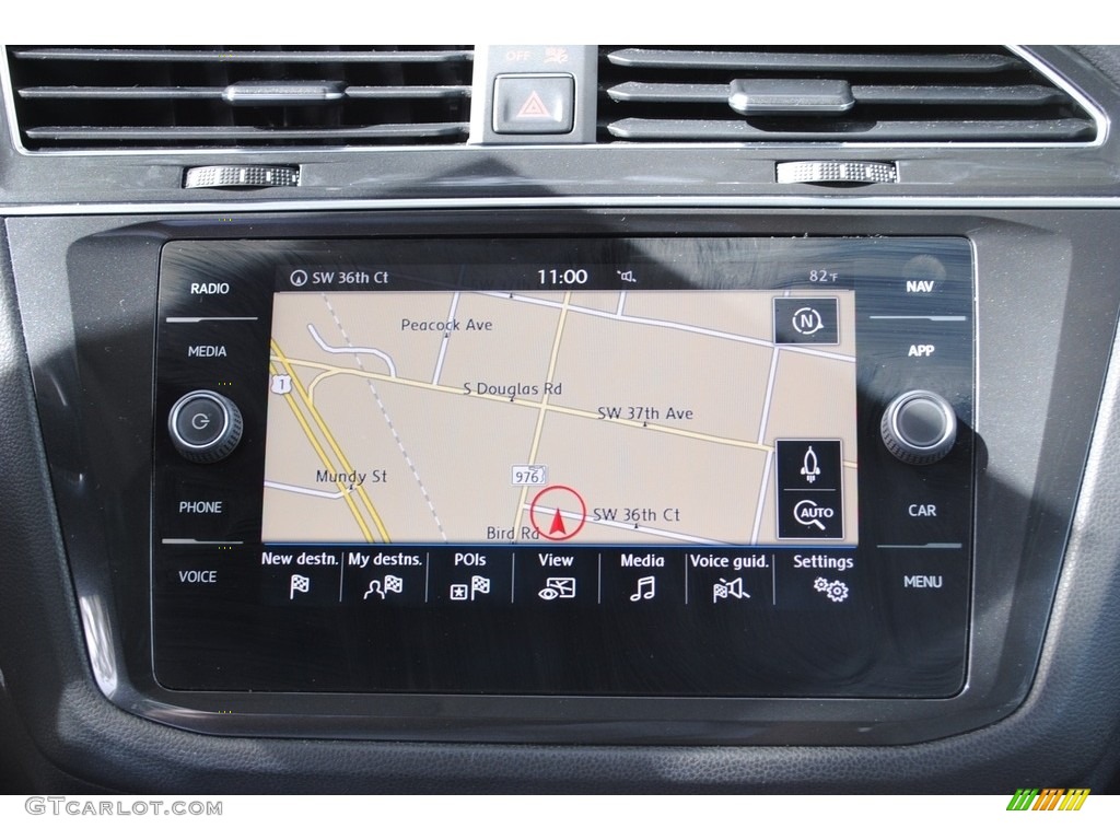 2018 Volkswagen Tiguan SEL Navigation Photos