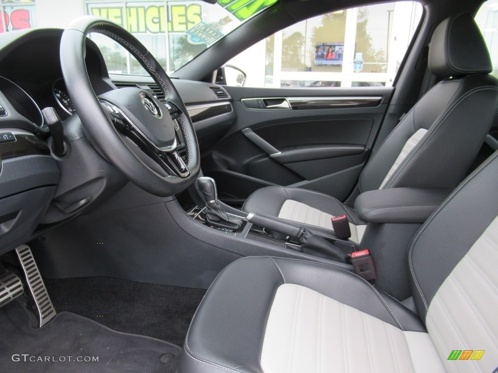 2018 Volkswagen Passat GT Front Seat Photo #140131524