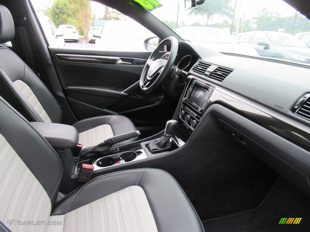 2018 Volkswagen Passat GT Front Seat Photo #140131569
