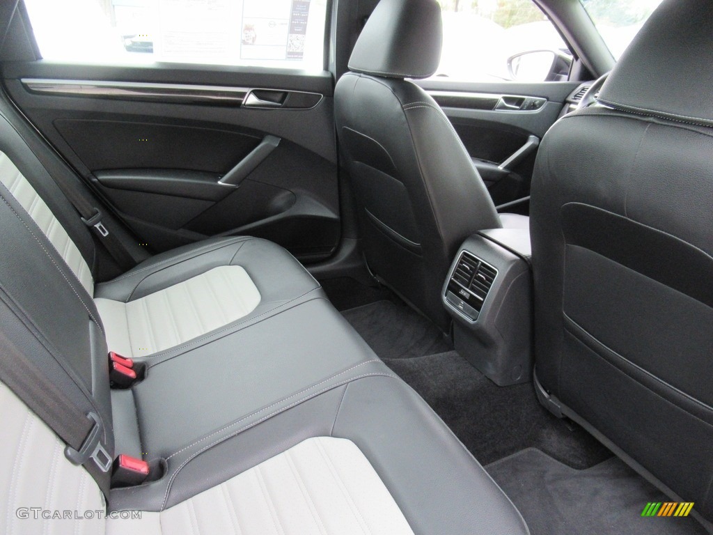 2018 Volkswagen Passat GT Rear Seat Photo #140131584