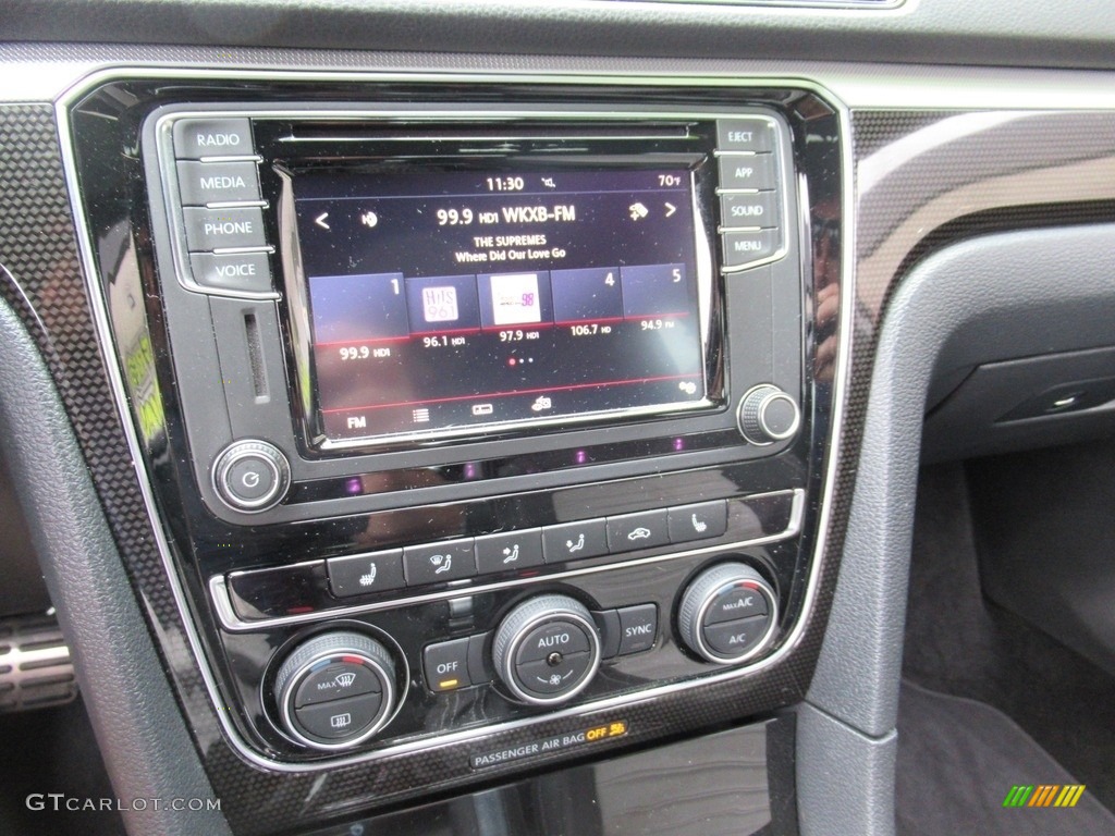 2018 Volkswagen Passat GT Controls Photo #140131677