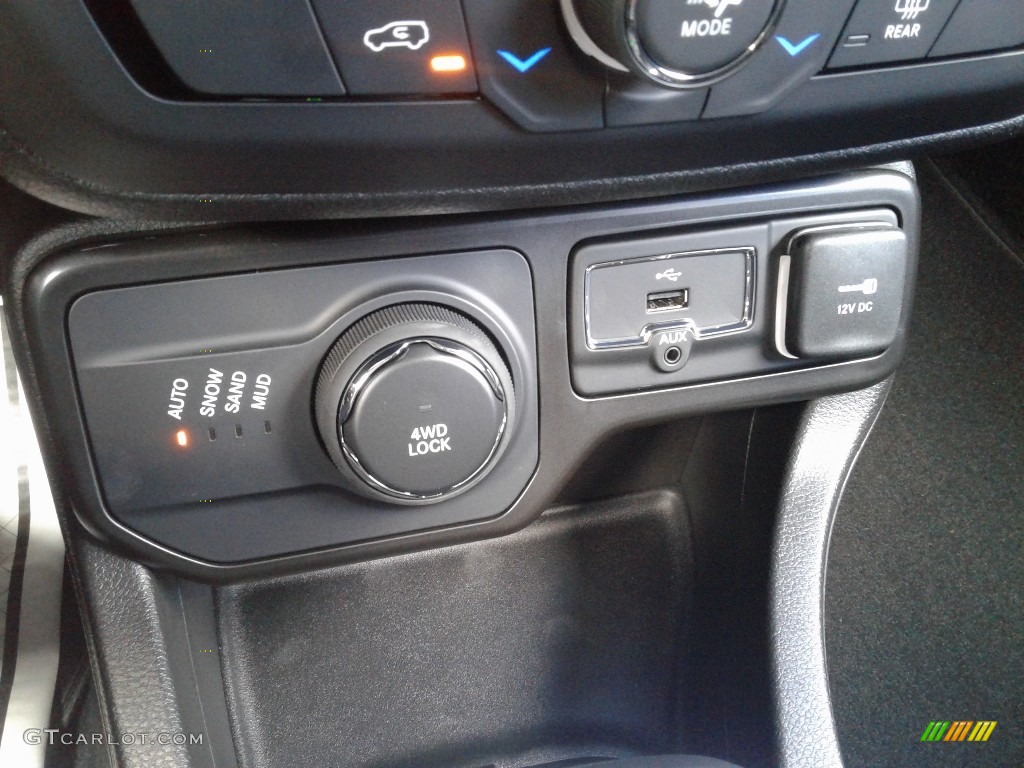 2021 Jeep Renegade Jeepster 4x4 Controls Photo #140143391