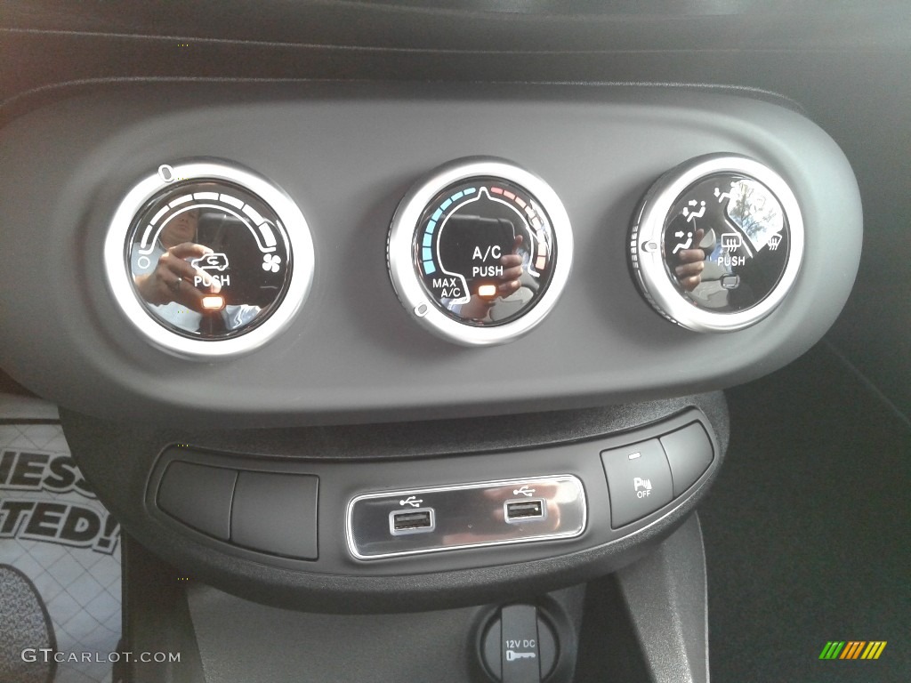 2020 Fiat 500X Pop AWD Controls Photos