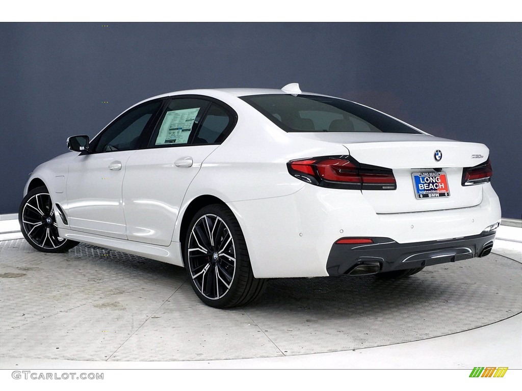 2021 5 Series 530e Sedan - Alpine White / Black photo #3