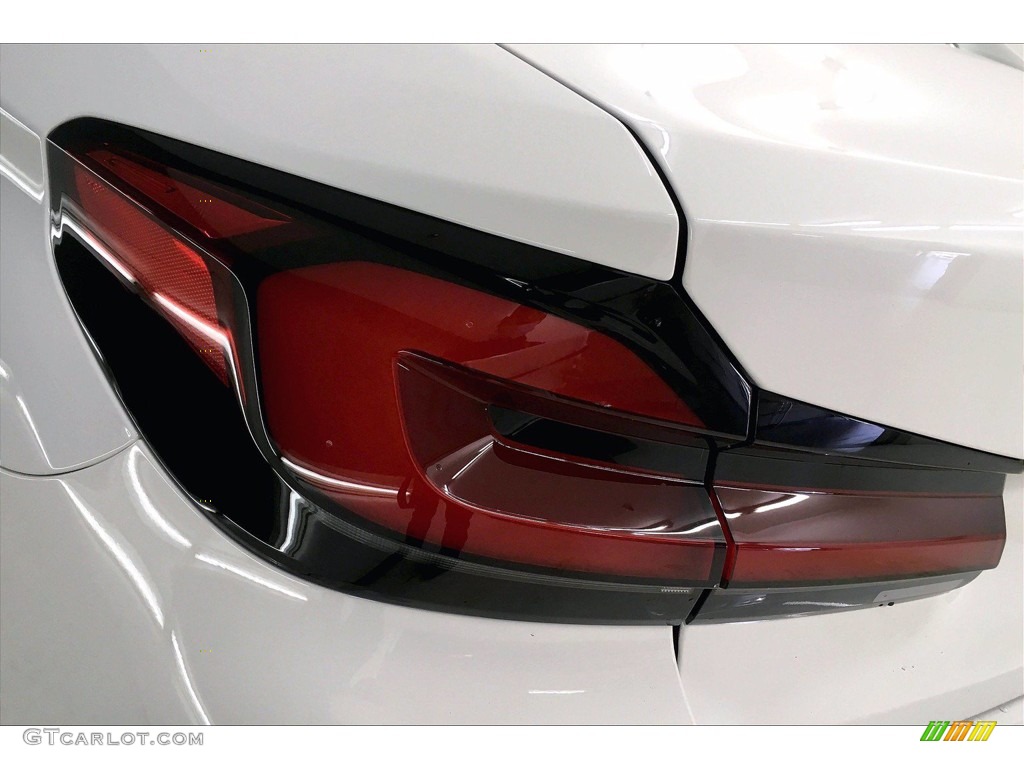 2021 5 Series 530e Sedan - Alpine White / Black photo #15