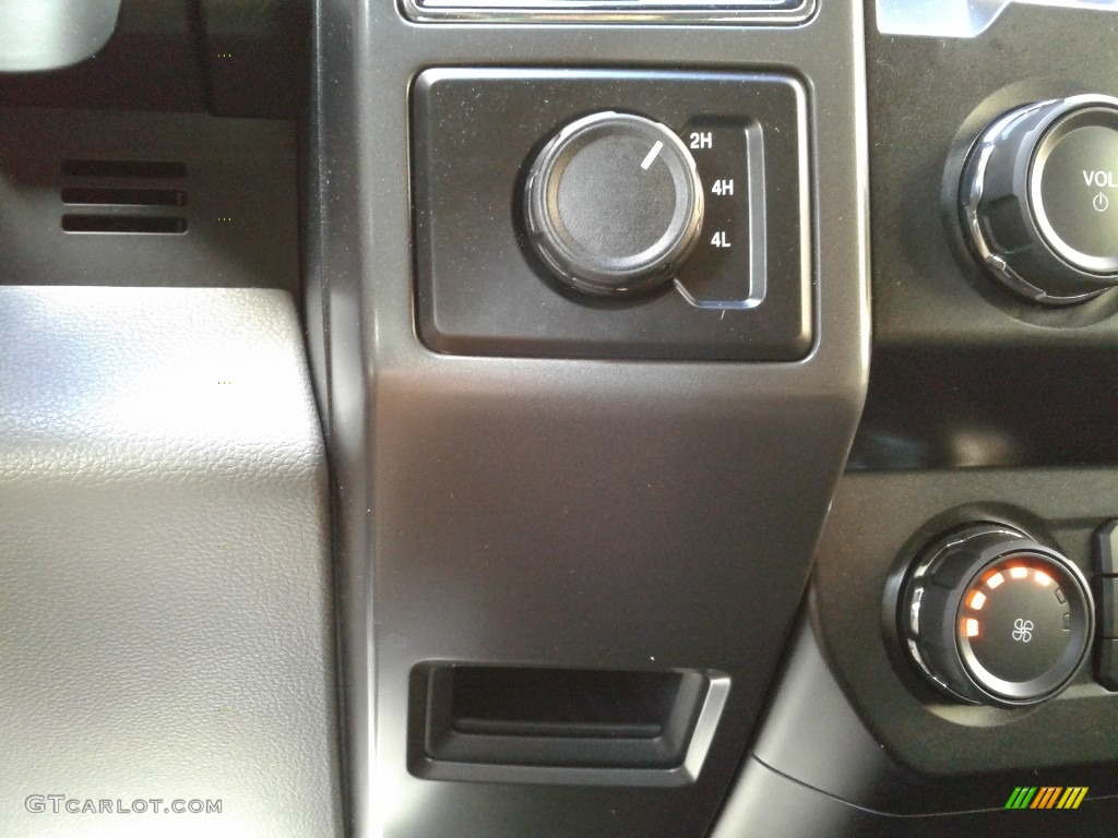 2020 Ford F150 XLT SuperCrew 4x4 Controls Photo #140151195