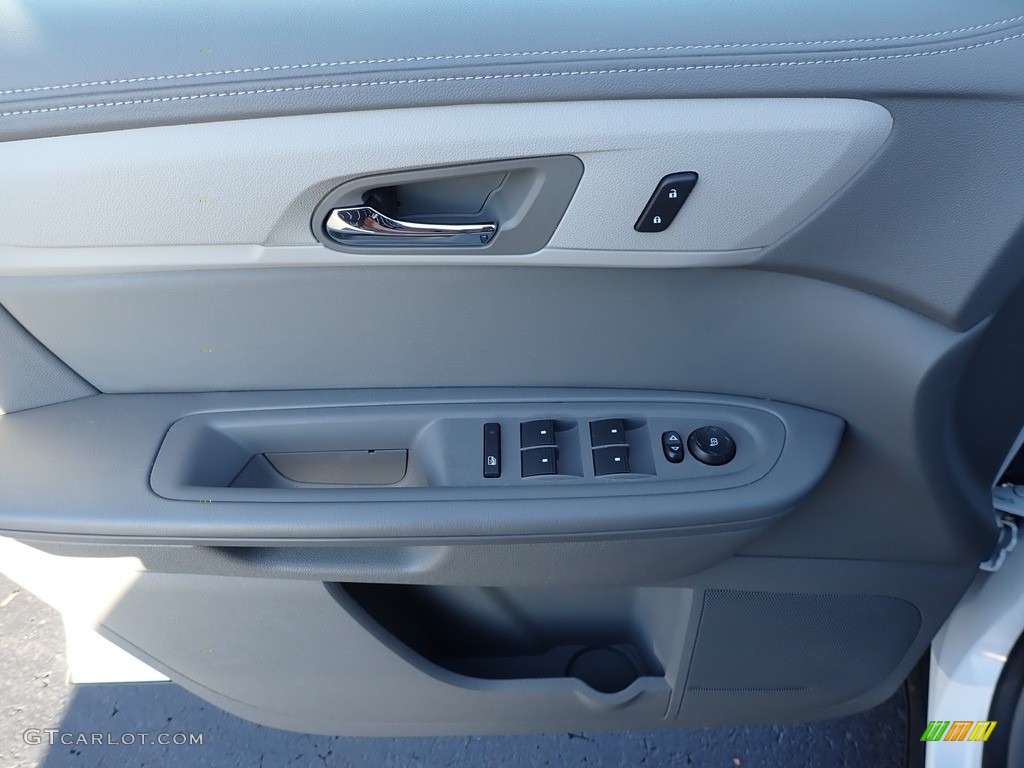 2017 Chevrolet Traverse LS AWD Door Panel Photos