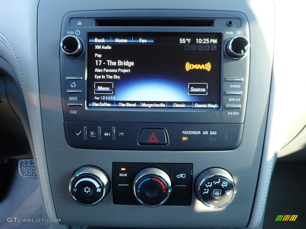 2017 Chevrolet Traverse LS AWD Controls Photo #140157231