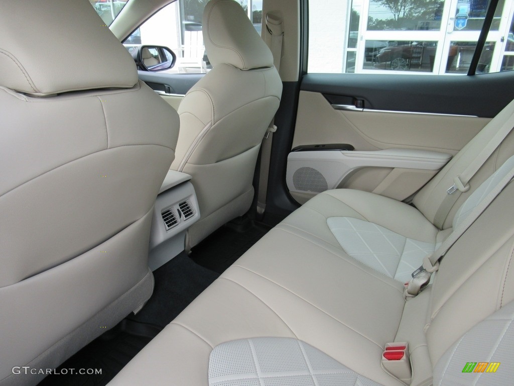 2018 Camry XLE - Ruby Flare Pearl / Macadamia photo #11