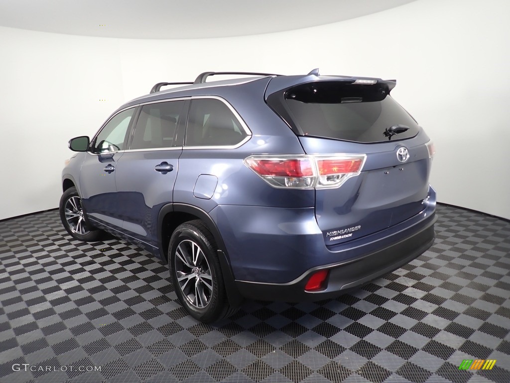 2016 Highlander XLE - Nautical Blue Metallic / Almond photo #13