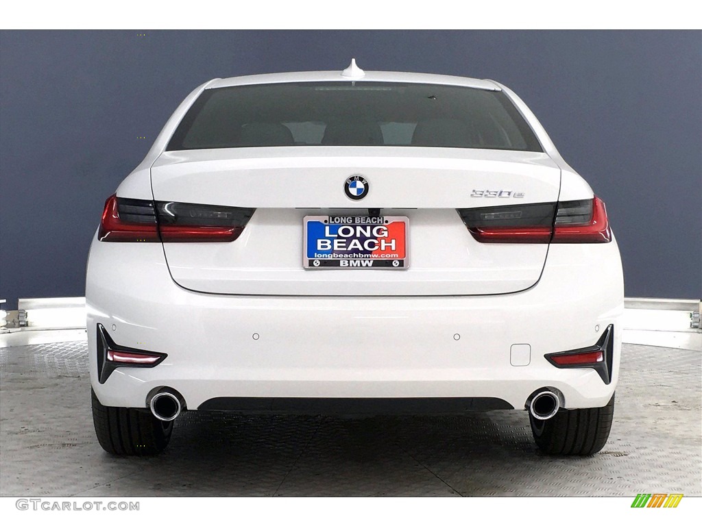 2021 3 Series 330e Sedan - Alpine White / Black photo #4