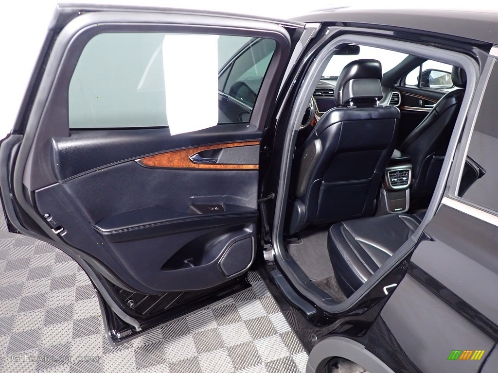 2018 Lincoln MKX Select AWD Ebony Door Panel Photo #140168379