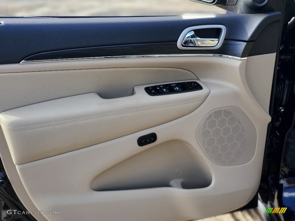 2021 Jeep Grand Cherokee Limited 4x4 Light Frost Beige/Black Door Panel Photo #140173659