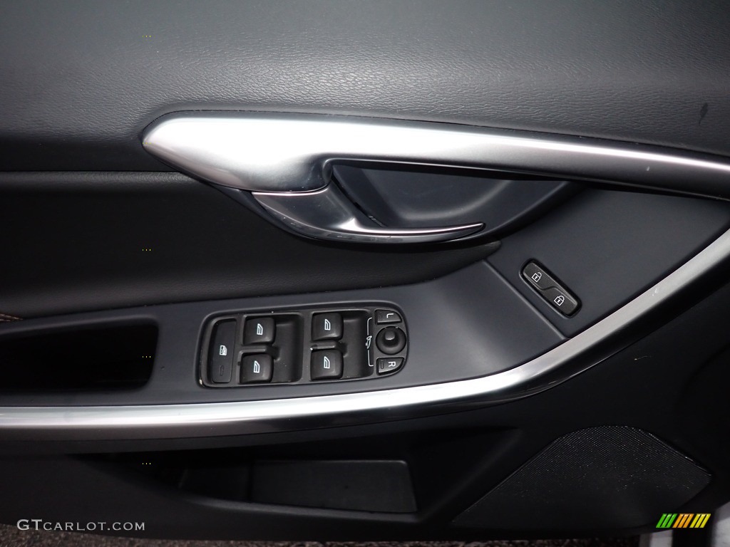 2017 Volvo XC60 T5 Dynamic Off Black Door Panel Photo #140175737